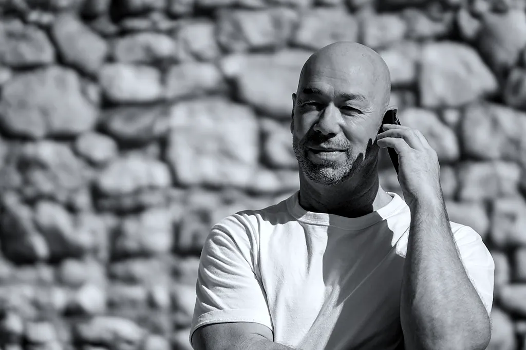 Dirk Weissensel am Telefon – Terminvereinbarung beim Kopfschmerzphysio in St. Veit an der Glan
